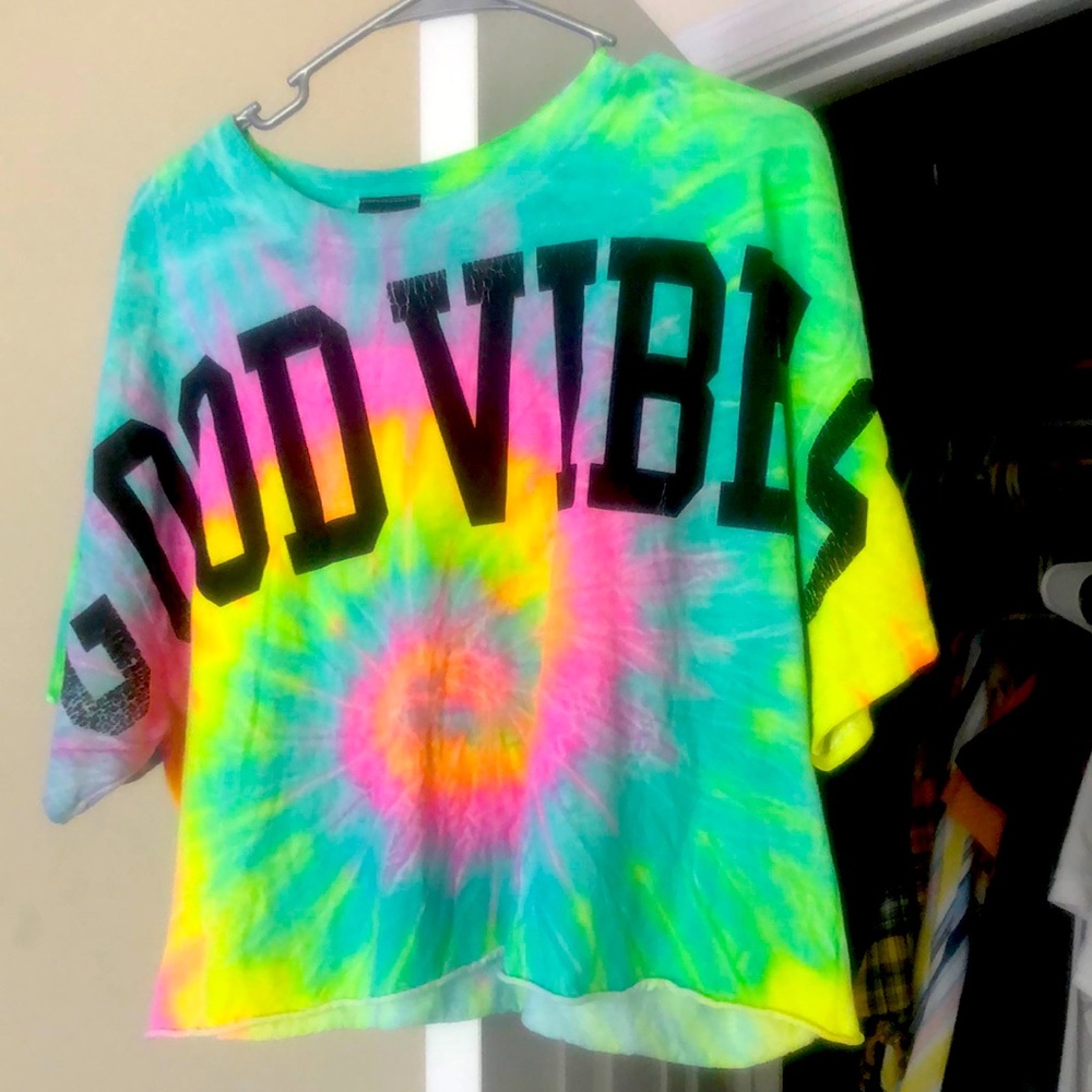 Good vibes crop top for the hot summer